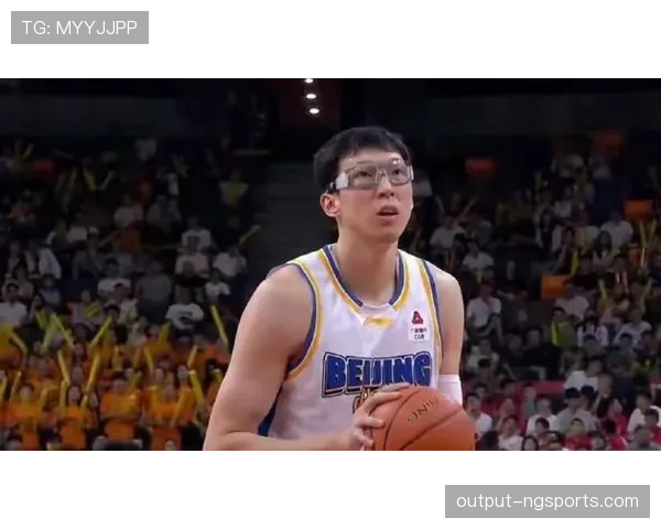 周琦这身高,睡觉都得横着睡吧?